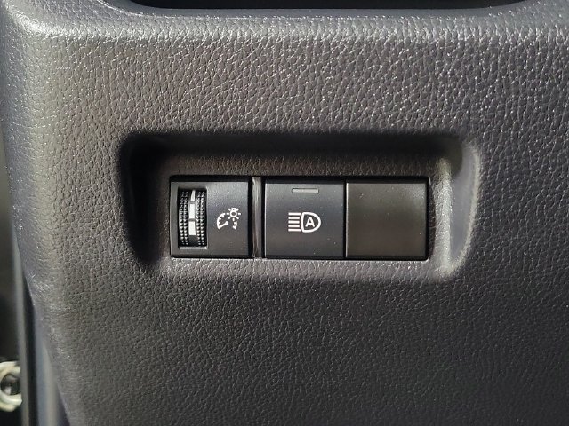 Used 2025 Toyota RAV4 LE AWD/4WD image 23