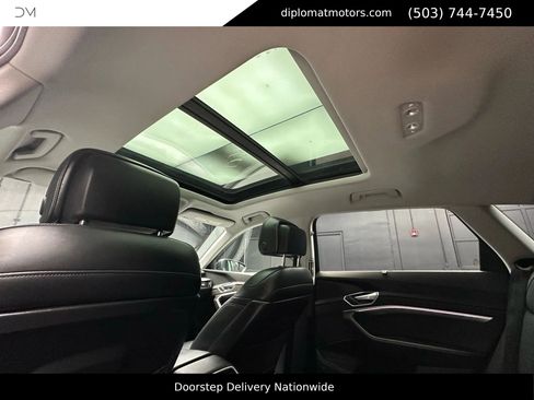 Used 2021 Audi e-tron Prestige image 23