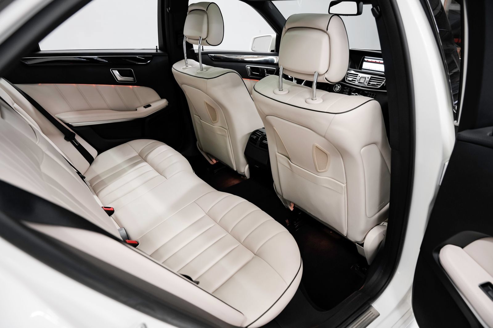 Used 2015 Mercedes-Benz E 400 Sedan image 29