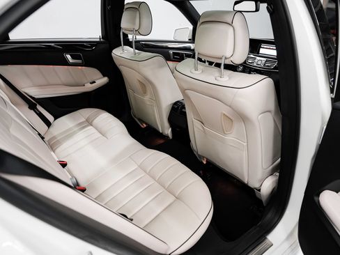 Used 2015 Mercedes-Benz E 400 Sedan image 29