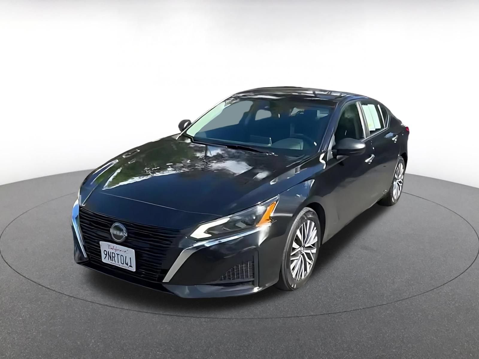 Used 2025 Nissan Altima 2.5 SV FWD image 6