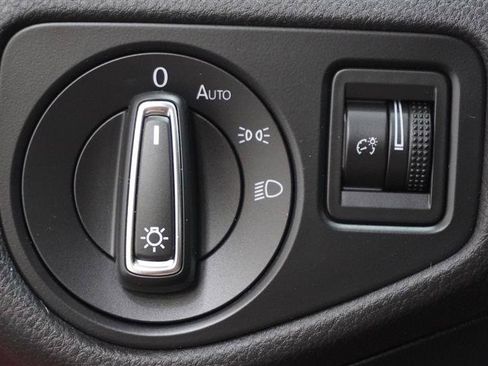 Used 2017 Volkswagen Golf Wolfsburg Edition FWD image 20