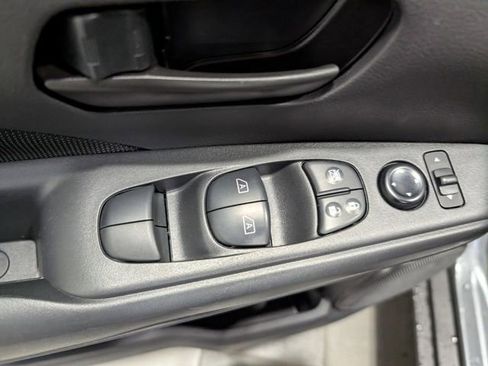 Used 2025 Nissan Kicks Play S image 13