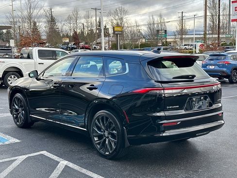 Used 2025 Toyota Crown Signia Limited image 5