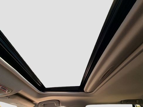 Used 2022 Toyota RAV4 XLE w/ Convenience Package image 14