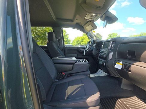 Used 2025 Chevrolet Silverado 1500 Custom Trail Boss w/ LPO, Dark Essentials Package AWD/4WD image 2