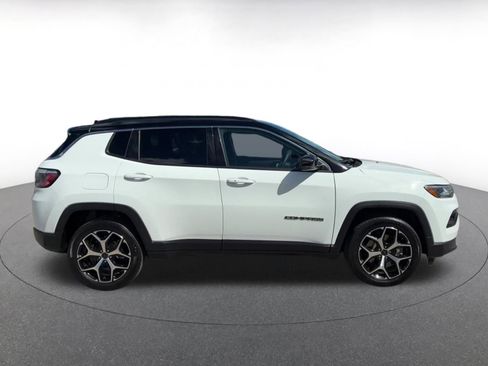 Used 2025 Jeep Compass Limited image 16