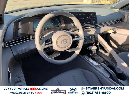 Certified 2026 Hyundai Elantra SE FWD image 2