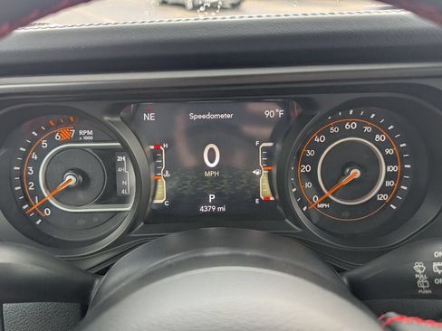 Used 2024 Jeep Wrangler Unlimited Rubicon w/ Convenience Group AWD/4WD image 25
