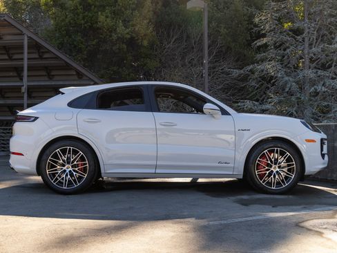 New 2025 Porsche Cayenne Turbo image 12