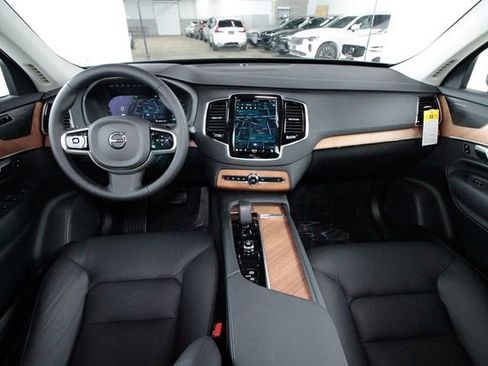 Certified 2025 Volvo XC90 B6 Plus w/ Protection Package Premier image 8