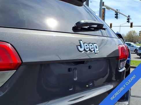 Used 2018 Jeep Grand Cherokee Laredo image 25