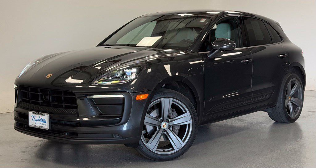 Used 2023 Porsche Macan AWD/4WD image 1