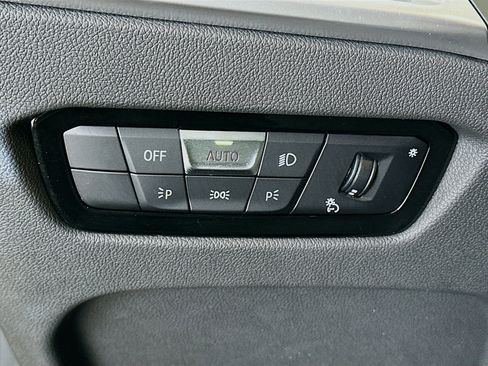 Used 2025 BMW 330i Sedan w/ Convenience Package image 17