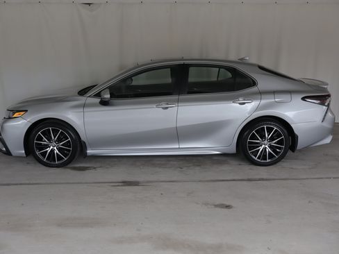 Used 2023 Toyota Camry SE image 25