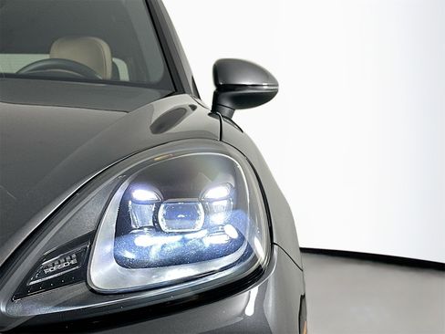 Used 2020 Porsche Cayenne image 15