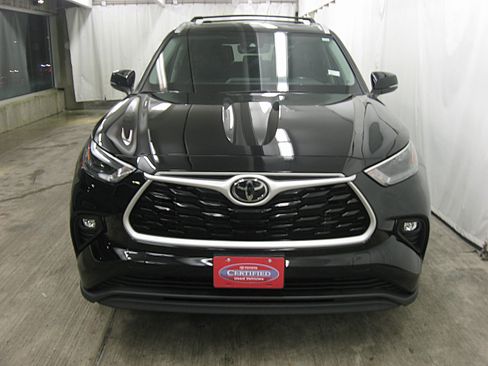 Certified 2023 Toyota Highlander XLE image 4
