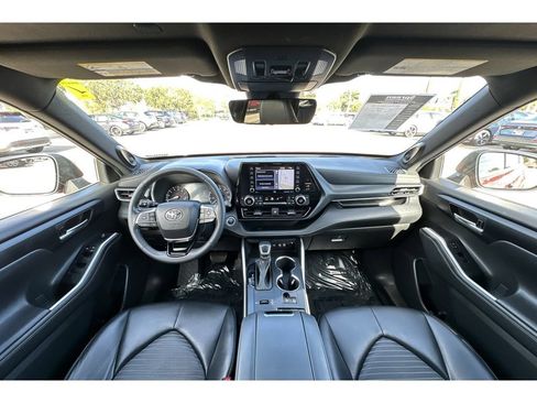 Used 2021 Toyota Highlander XSE FWD image 15