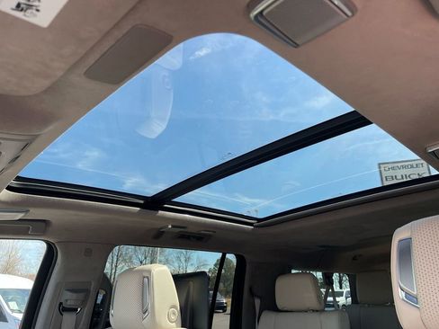 Used 2021 Cadillac Escalade ESV Premium Luxury Platinum image 12