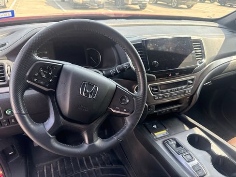 Used 2025 Honda Passport EX-L image 12