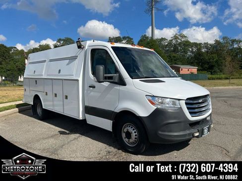 Used 2019 Freightliner Sprinter 3500 w/ Premium Package RWD image 1