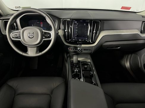 Used 2025 Volvo XC60 B5 Plus image 13
