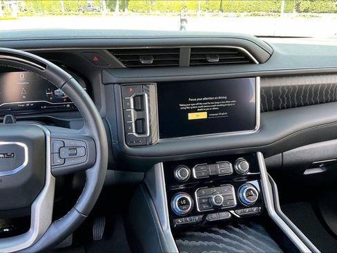 Used 2024 GMC Yukon Denali w/ Advanced Technology Package image 8