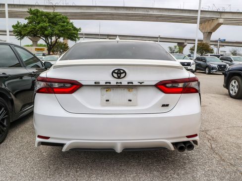 Used 2023 Toyota Camry SE image 9