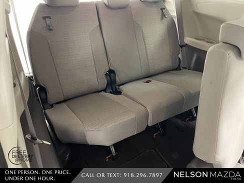 Used 2023 Toyota Sienna LE image 44