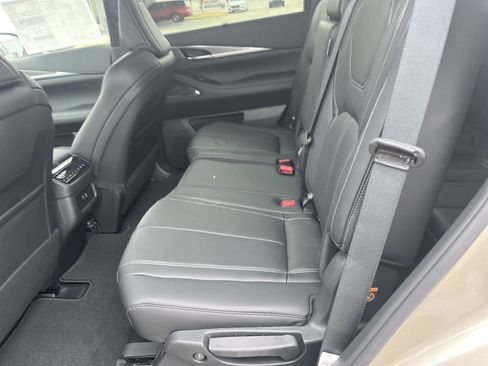 Used 2025 INFINITI QX60 Luxe w/ Vision Package image 6