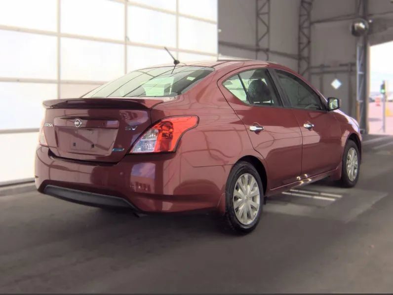 Used 2016 Nissan Versa SV FWD image 2
