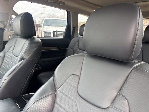 Used 2020 Kia Telluride SX w/ SX Prestige Package image 9
