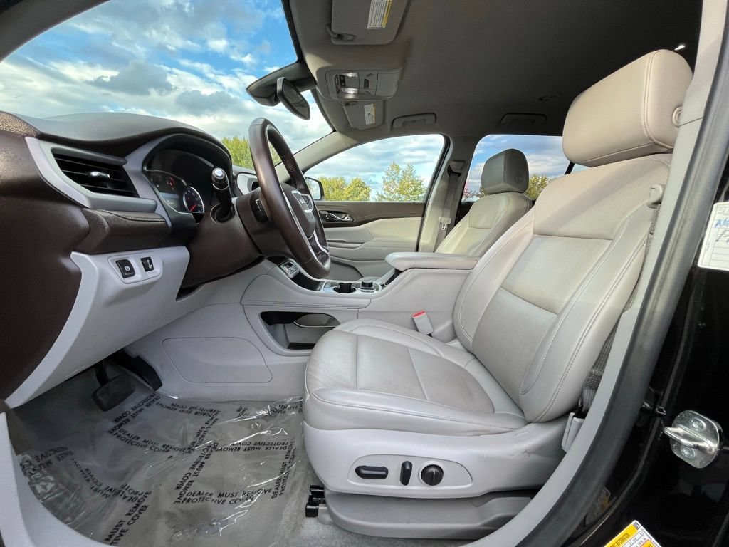 Certified 2023 GMC Acadia SLT FWD image 10