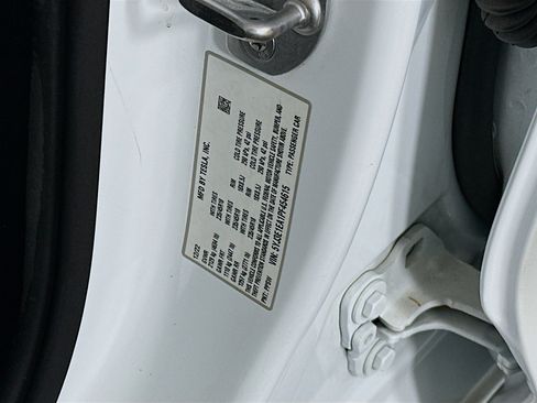 Used 2023 Tesla Model 3 Standard Range RWD image 12
