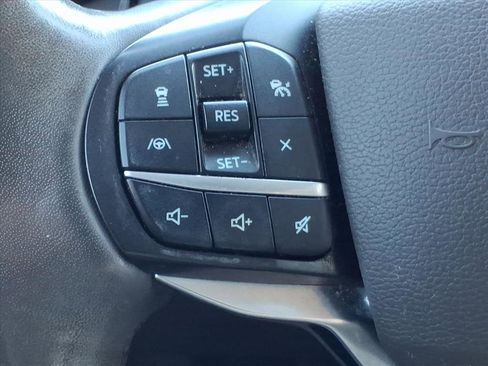 Used 2020 Ford Explorer Platinum w/ Premium Technology Package image 23