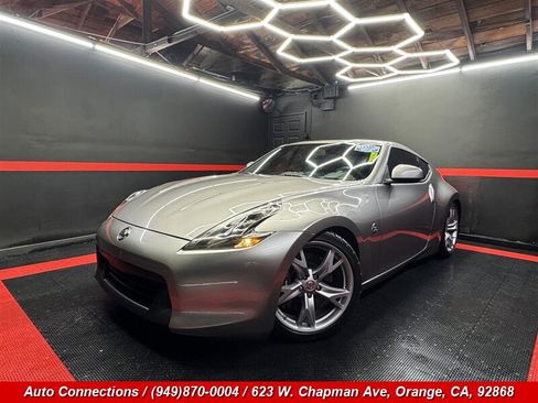 Used 2009 Nissan 370Z Touring w/ Sport Pkg image 2