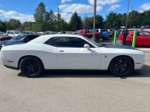 Used 2021 Dodge Challenger SRT Hellcat RWD image 5