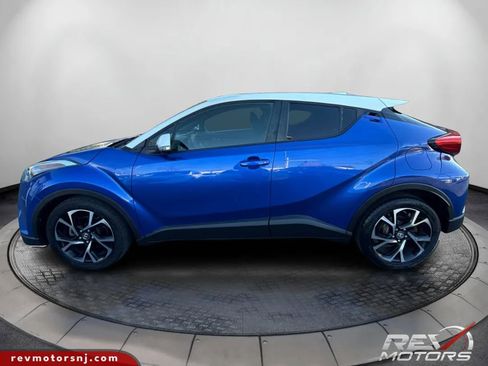Used 2018 Toyota C-HR XLE image 2
