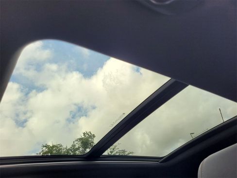 Certified 2021 Chevrolet TrailBlazer RS w/ Sun and Liftgate Package image 5