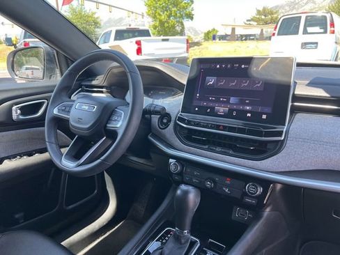Used 2024 Jeep Compass Latitude AWD/4WD image 18