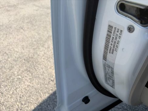 Used 2022 Chrysler Pacifica Touring-L FWD image 38