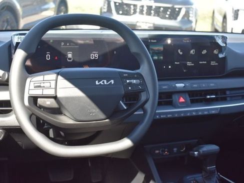 New 2026 Kia K4 LXS FWD image 17