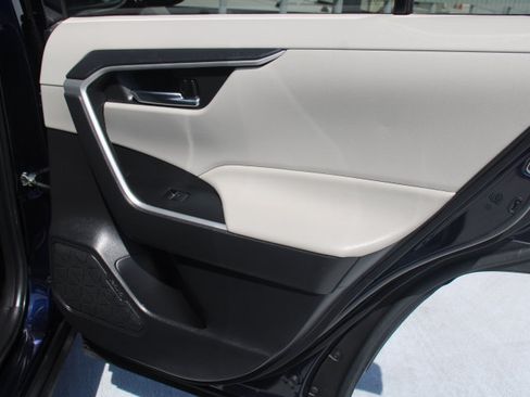 Certified 2022 Toyota RAV4 XLE w/ Convenience Package FWD image 18