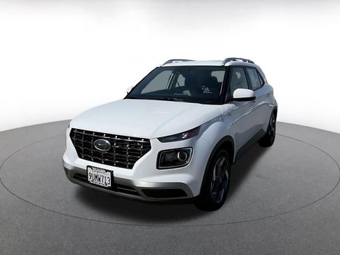 Used 2025 Hyundai Venue SEL image 7