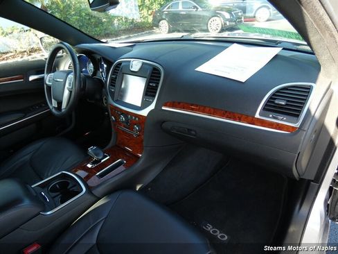 Used 2014 Chrysler 300 image 43