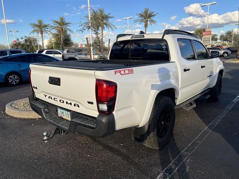 Used 2020 Toyota Tacoma SR5 w/ Technology Package image 3