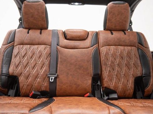 Used 2025 Jeep Wrangler Sport image 21