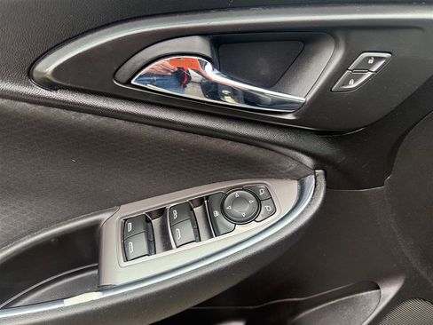 Used 2017 Chevrolet Malibu LT image 24