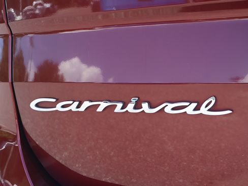 Used 2022 Kia Carnival LX FWD image 28