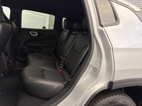 New 2026 Jeep Compass Latitude image 15